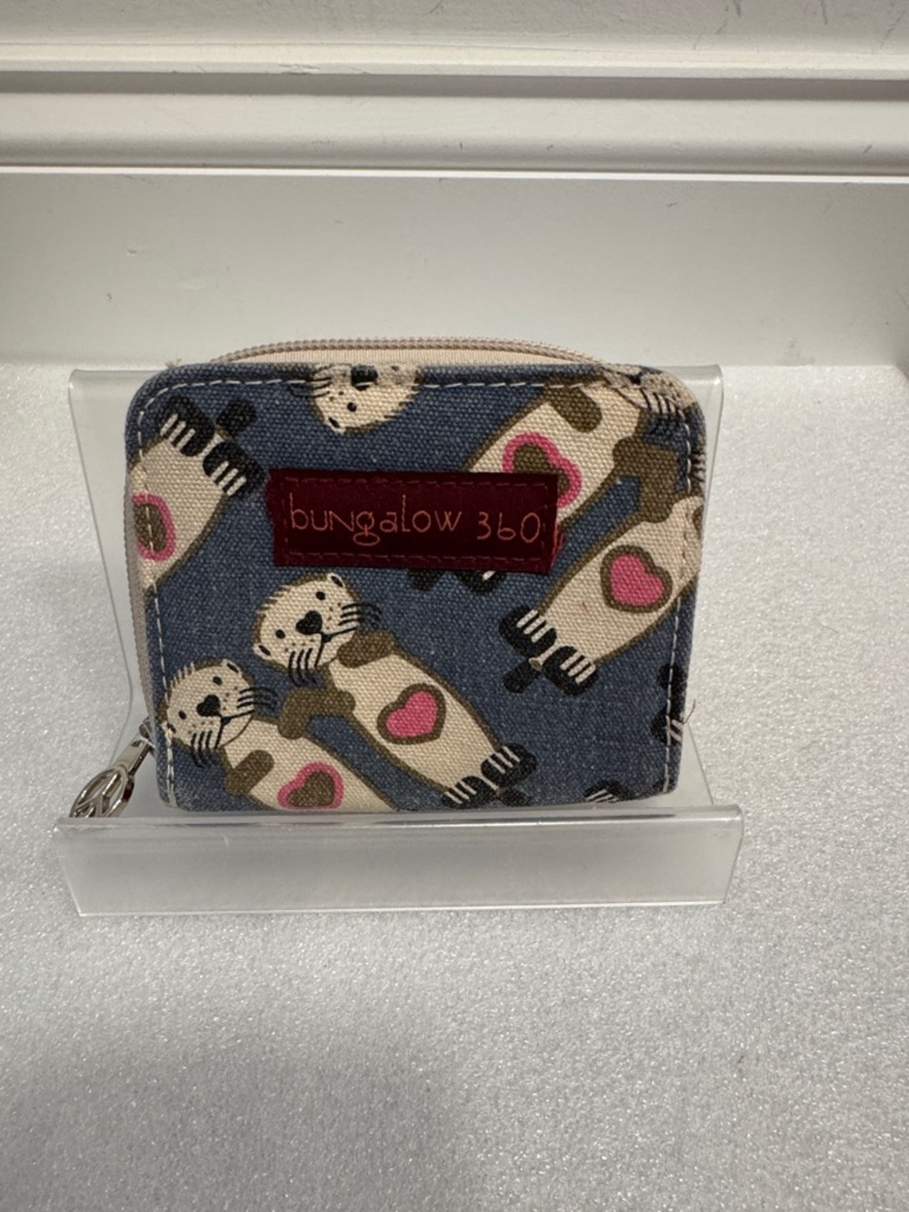 bungalow 360 sea Otter Heart Zip Wallet